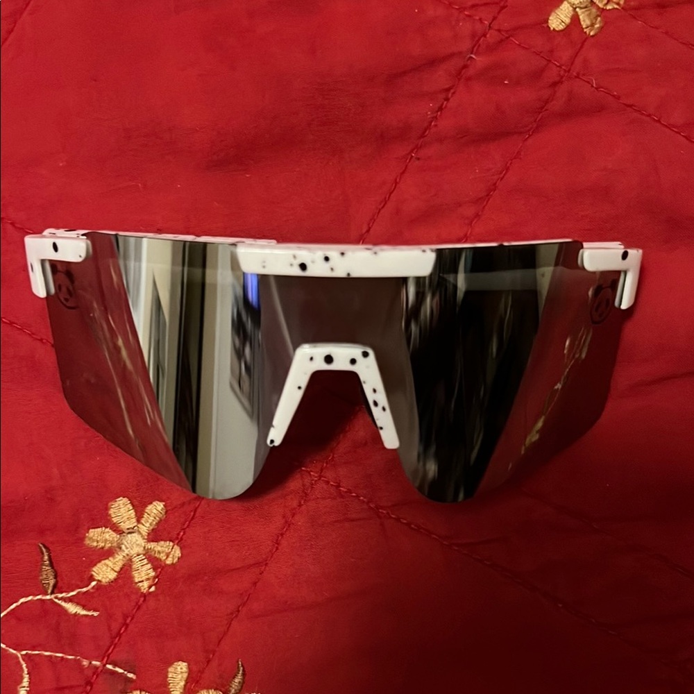 🔥Panda Futuristic White and Black Sunglasses NEW